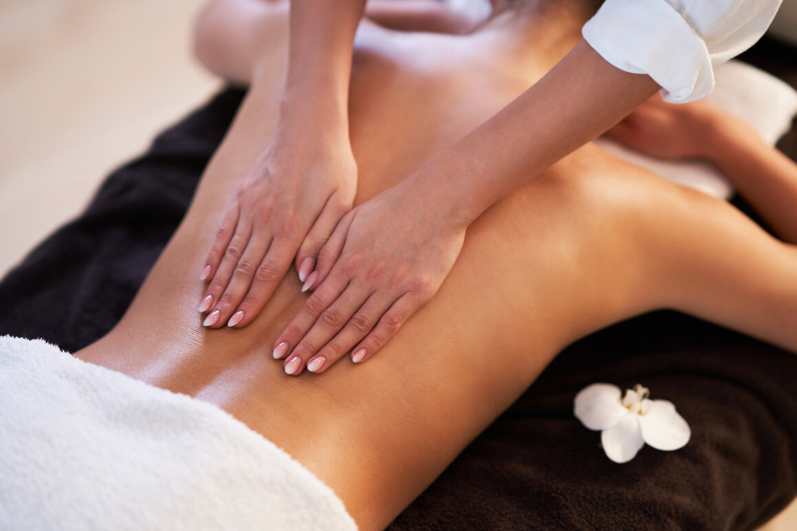 Pregnant client lying on her side receiving prenatal massage