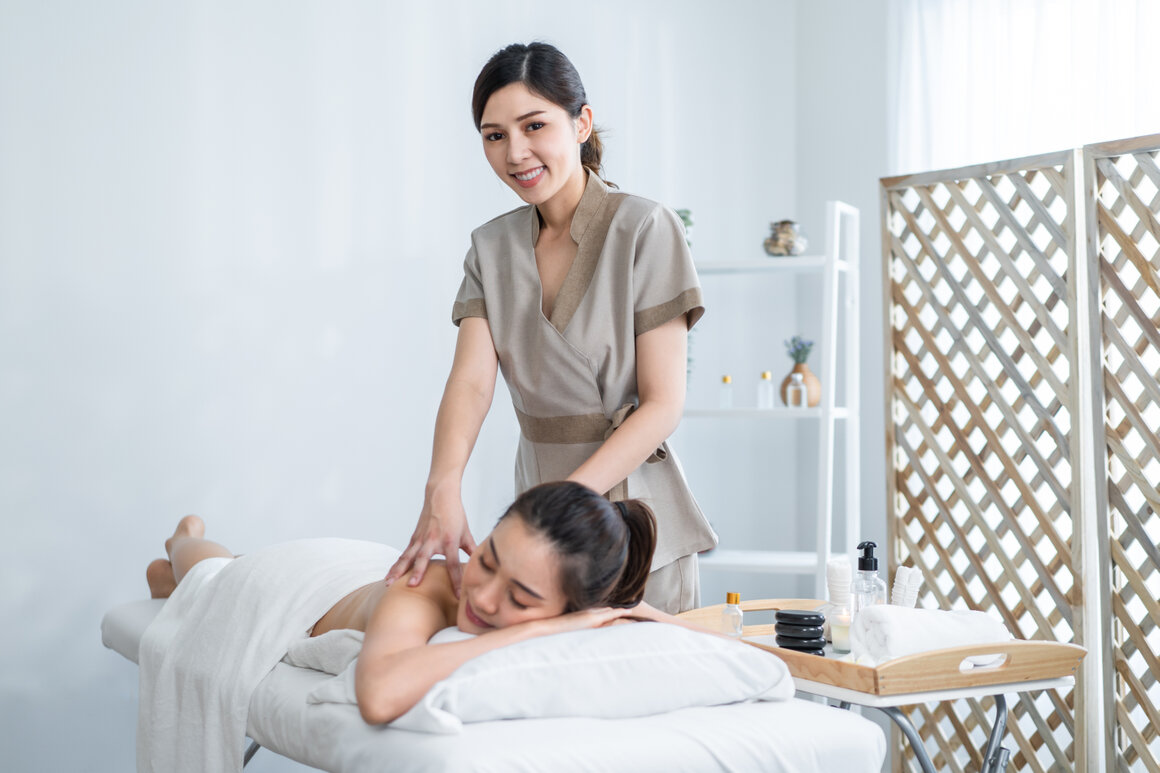 Chinese style massage using pressing and kneading techniques